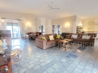 Appartamento in Affitto a Pozzuoli, 750&euro;, 220 m², arredato