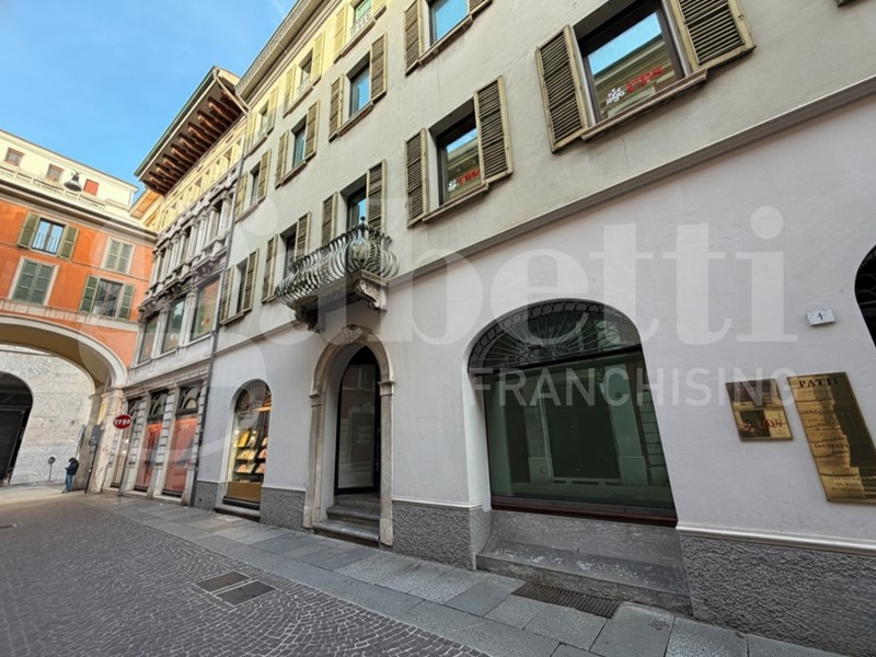 Negozio in Affitto a Brescia, 1'800&euro;, 100 m²