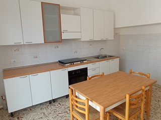 Appartamento in Vendita a Ragusa, zona Centro cittÃ, 75'000&euro;, 140 m², arredato