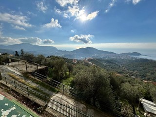 Casa Indipendente in Vendita a Sestri Levante, zona Cascine Di Sotto, 240 m²