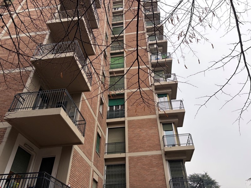 Quadrilocale in Vendita a Reggio Emilia, zona Ospedale, 160'000&euro;, 107 m², con Box