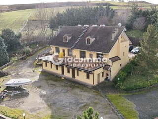 Casa Indipendente in Vendita a Potenza, 290'000&euro;, 218 m², con Box