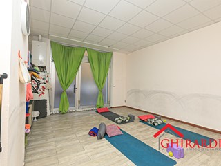 Immobile commerciale in Vendita a Genova, zona Borzoli, 132'000&euro;, 149 m²