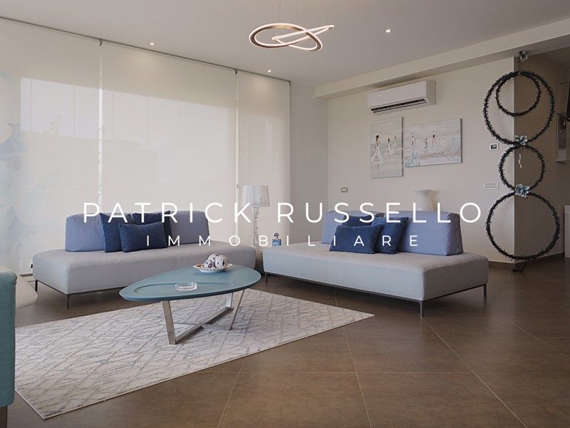 Appartamento in Vendita a Gela, zona CAPOSOPRANO, 168 m², con Box