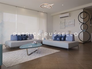 Appartamento in Vendita a Gela, zona CAPOSOPRANO, 168 m², con Box