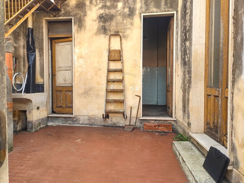 Casa Indipendente in Vendita a Acireale, zona Aciplatani, 35'000&euro;, 48 m²