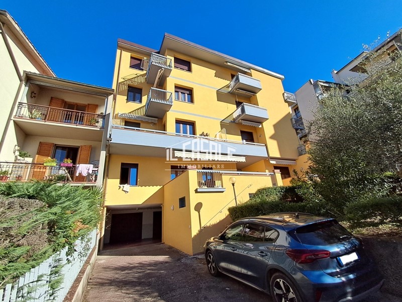 Appartamento in Vendita a Pontassieve, 290'000&euro;, 101 m², con Box