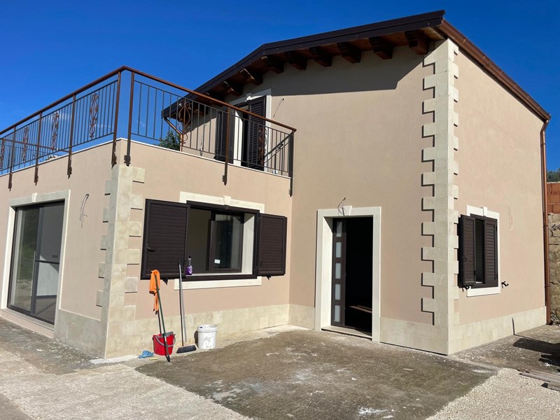 Villa in Vendita a Noto, zona Contrada Cugno Lupo, 160'000&euro;, 126 m²