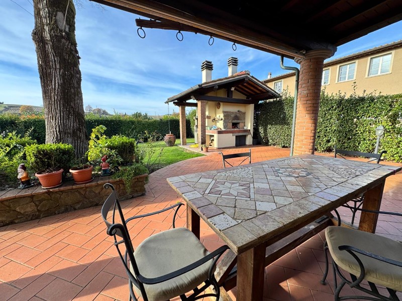 Villa in Vendita a Vinci, 850'000&euro;, 220 m², arredato