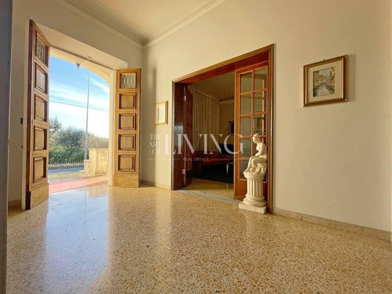 Villa in Vendita a Lucca, zona Ponte a Moriano, 330'000&euro;, 230 m², con Box