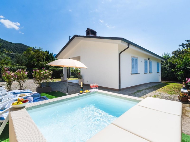 Casa Indipendente in Vendita a Camaiore, zona Montebello, 350'000&euro;, 90 m²