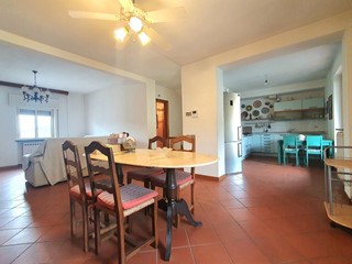 Casa Indipendente in Vendita a Lucca, zona Santa Maria a Colle, 257'000&euro;, 180 m², arredato
