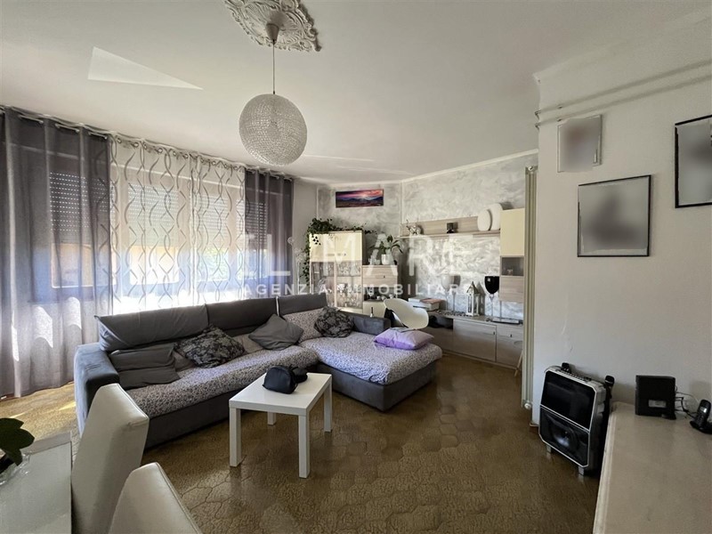 Appartamento in Vendita a Massa, zona Marina di Massa, 260'000&euro;, 112 m², con Box