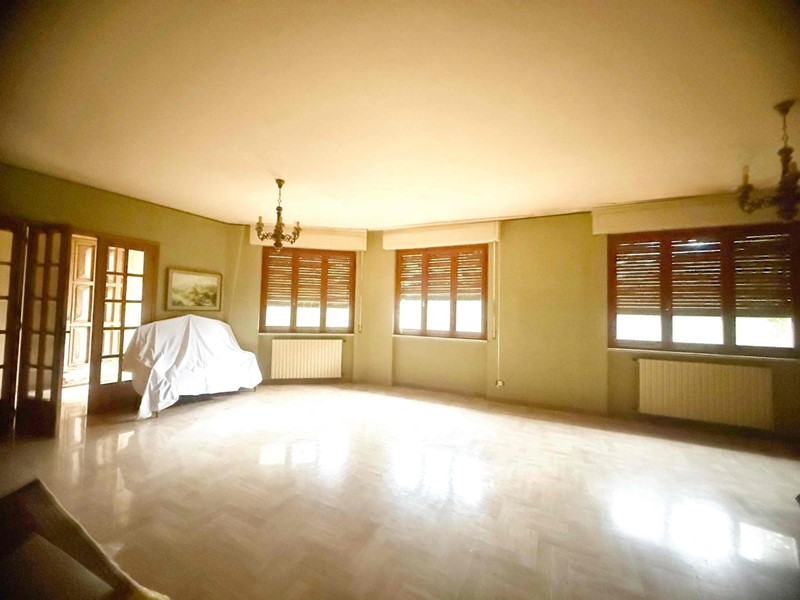 Villa in Vendita a Piombino, 450'000&euro;, 248 m², con Box