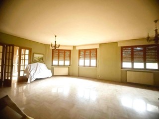 Villa in Vendita a Piombino, 450'000&euro;, 248 m², con Box
