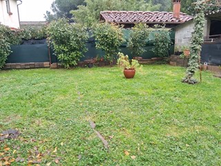 Casa Indipendente in Vendita a Capannori, zona Colle di Compito, 150'000&euro;, 200 m²