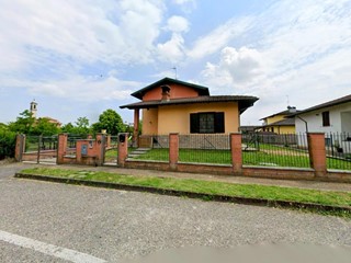 Appartamento in Vendita a Borgo San Siro, 94'088&euro;, 500 m², con Box