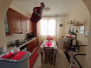 Casa Semi Indipendente in Vendita a Carrara, zona Avenza, 160'000&euro;, 150 m²