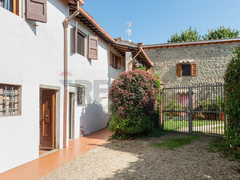 Casa Semi Indipendente in Vendita a Reggello, 305'000&euro;, 190 m²