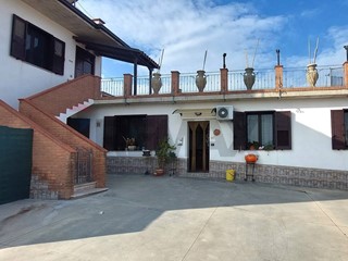 Casa Indipendente in Vendita a Tollo, 285'000&euro;, 420 m²