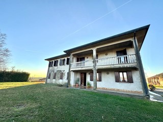Casa Indipendente in Vendita a Sant'Urbano, 62'250&euro;, 318 m²
