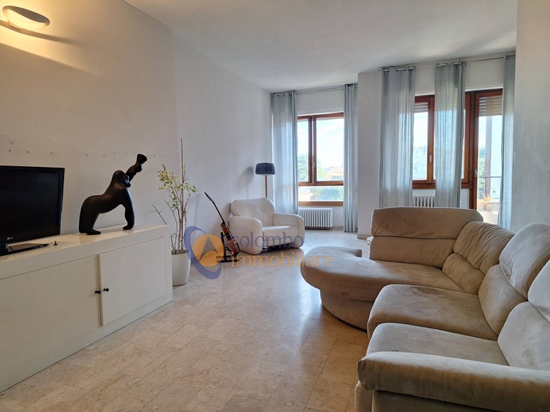 Trilocale in Vendita a Busto Arsizio, 160'000&euro;, 124 m²