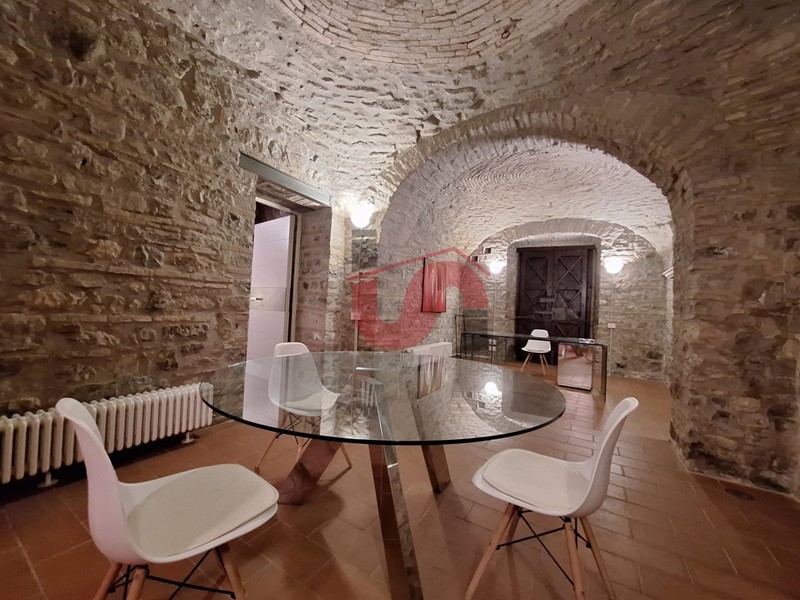 Immobile commerciale in Affitto a Benevento, 1'200&euro;, 120 m²