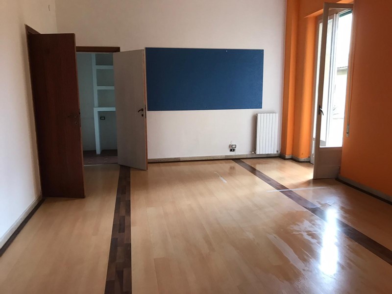 Ufficio in Affitto a Benevento, 600&euro;, 100 m²