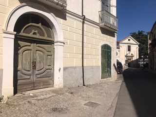 Negozio in Affitto a San Giorgio del Sannio, 500&euro;, 80 m²