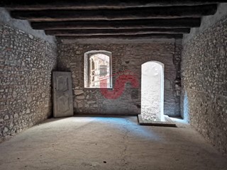 Negozio in Affitto a Benevento, 2'500&euro;, 270 m²