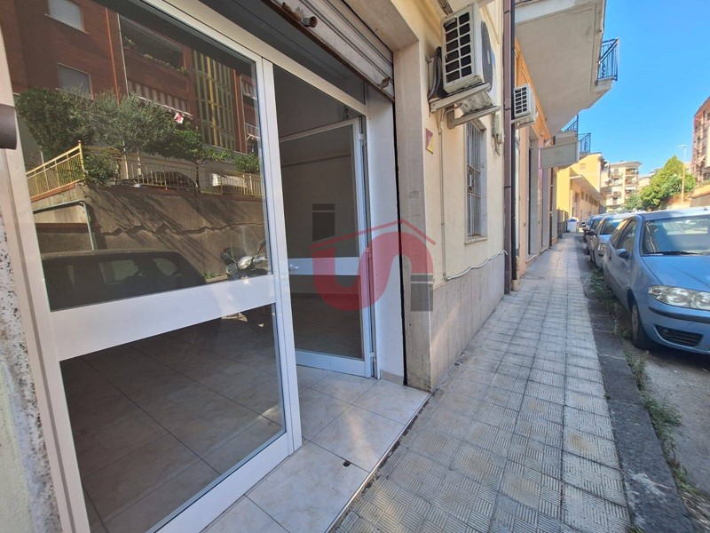 Immobile commerciale in Affitto a Benevento, 400&euro;, 50 m²