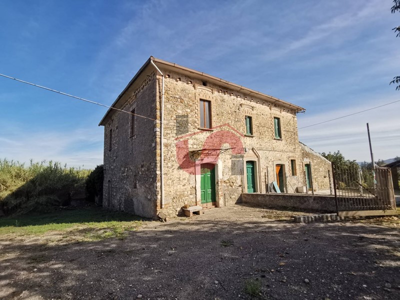 Rustico in Vendita a San Nicola Manfredi, 84'000&euro;, 300 m²