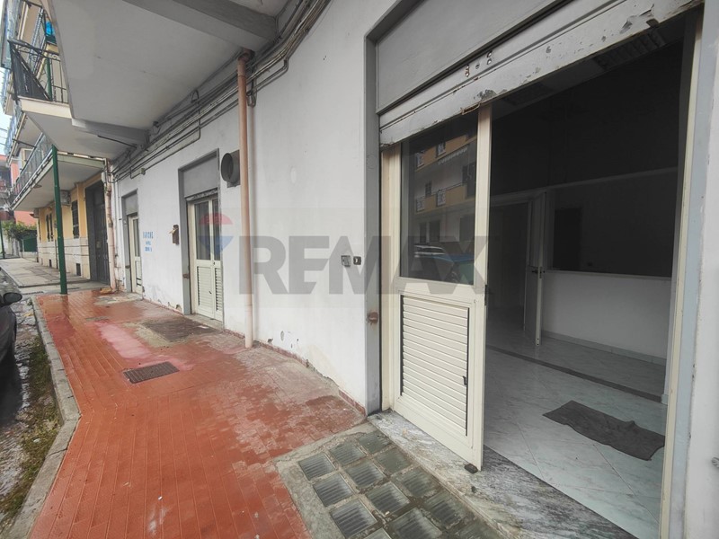 Laboratorio in Affitto a Casoria, 950&euro;, 240 m²