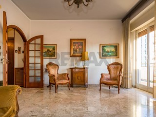Appartamento in Vendita a Palermo, 476'000&euro;, 230 m²