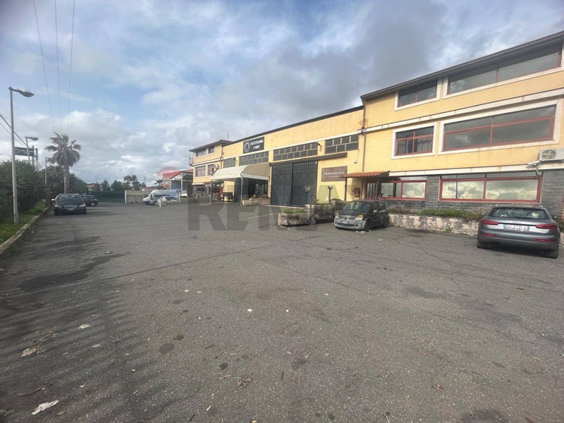 Immobile commerciale in Vendita a Belpasso, 1'800'000&euro;, 2000 m²