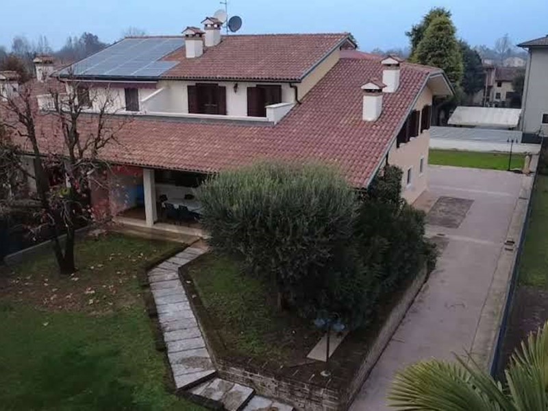 Villa in Affitto a Bolzano Vicentino, 2'100&euro;, 267 m²