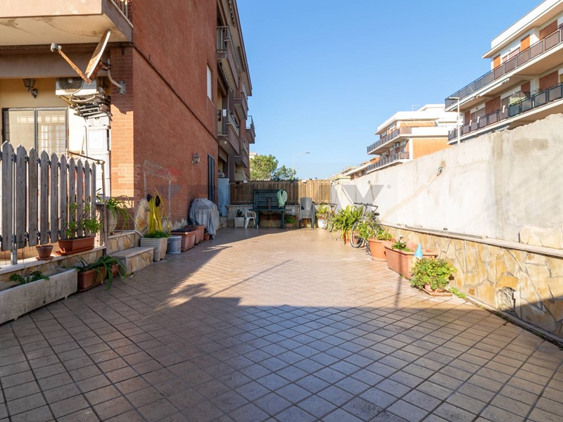 Trilocale in Vendita a Pomezia, 169'000&euro;, 75 m²
