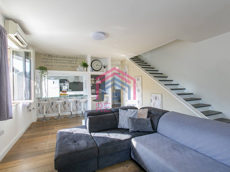 Casa Semi Indipendente in Vendita a Pomezia, 369'000&euro;, 170 m²