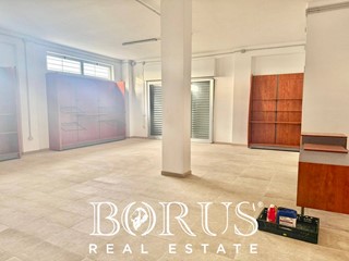 Immobile commerciale in Affitto a Casal di Principe, 1'300&euro;, 186 m²