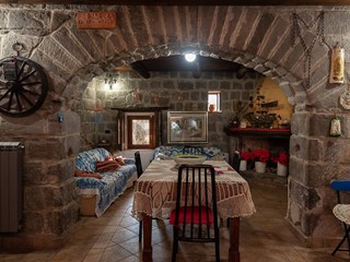 Rustico in Vendita a Caianello, 250'000&euro;, 260 m²