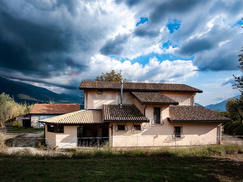 Rustico in Vendita a Alvito, 310'000&euro;, 262 m²