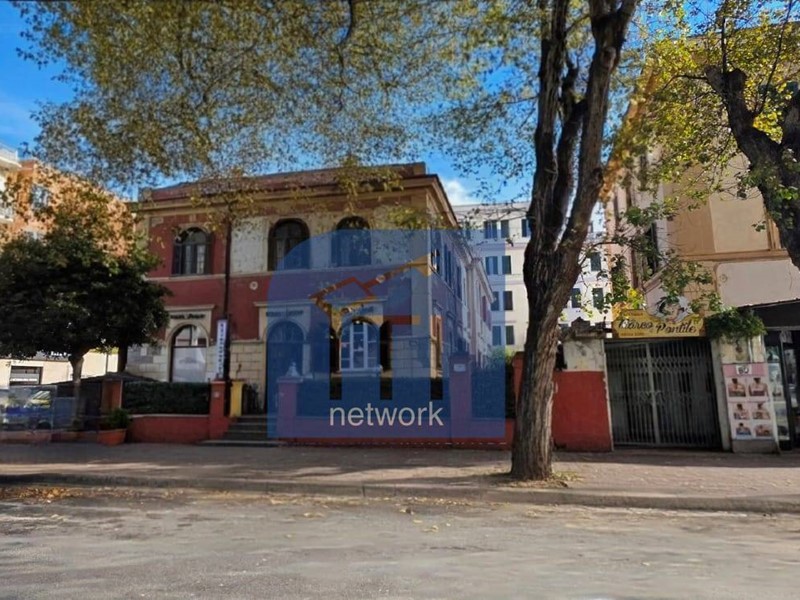 Trilocale in Vendita a Roma, 219'000&euro;, 80 m²