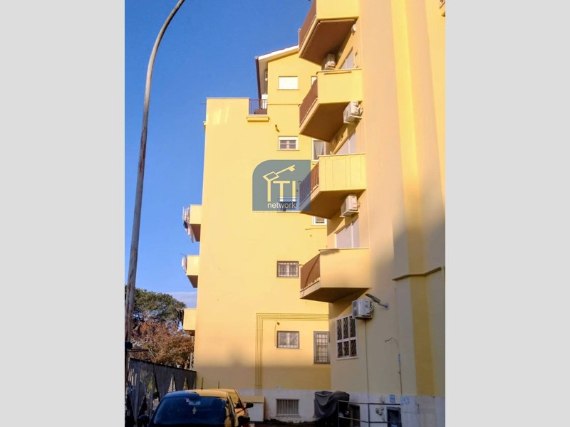 Attico in Vendita a Roma, 293'000&euro;, 90 m²