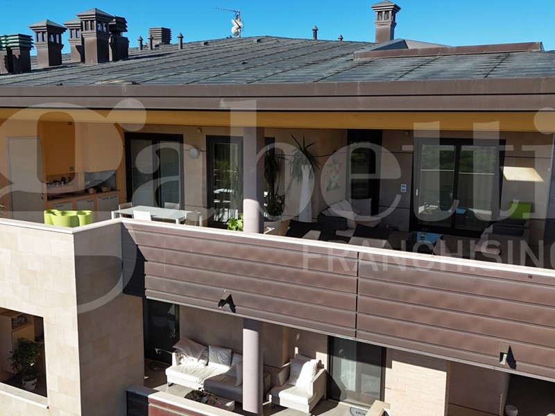 Attico in Vendita a Bastia Umbra, 180 m², con Box