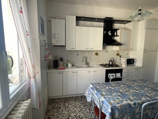 Trilocale in Vendita a Sanremo, 240'000&euro;, 72 m²
