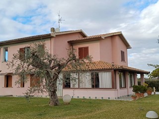 Casa Indipendente in Vendita a Grosseto, 990'000&euro;, 350 m², arredato