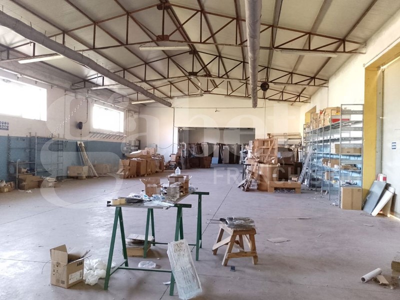 Capannone in Affitto a Latina, 2'500&euro;, 500 m²
