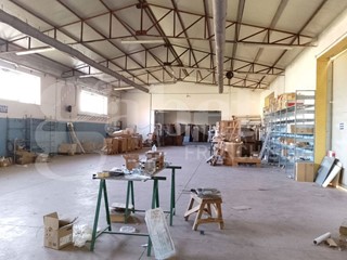 Capannone in Affitto a Latina, 2'500&euro;, 500 m²
