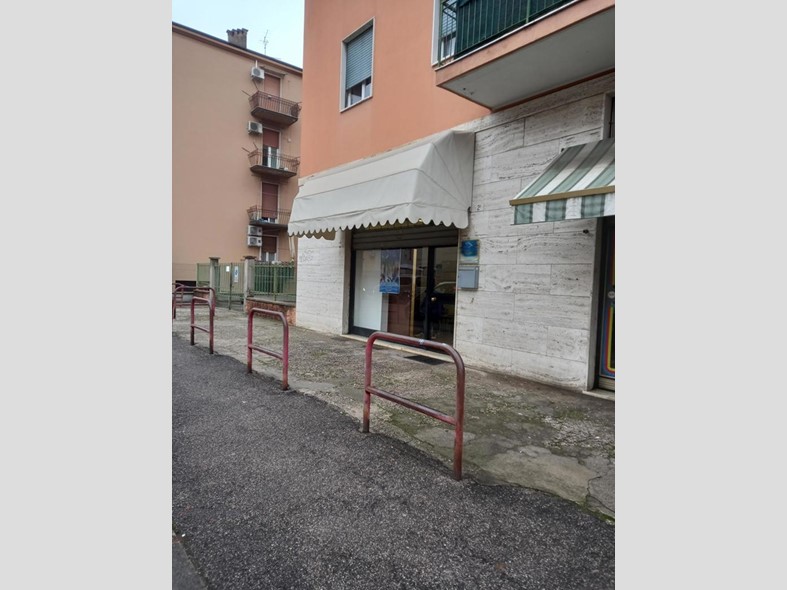 Negozio in Affitto a Verona, 500&euro;, 35 m²
