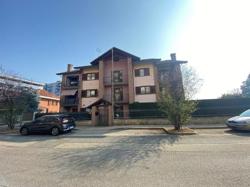 Trilocale in Vendita a Beinasco, 175'000&euro;, 70 m², con Box